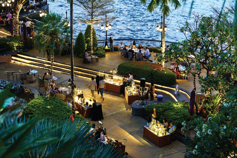 We Are Back! Enjoy the 25th "Raan Dung Ross Ded: RDRD Street Food Buffet Under the Stars @Poolside" of Shangri-La Bangkok