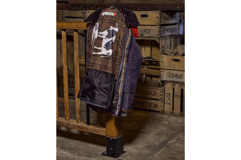 INTRODUCING PAUL SMITH LOVES BARBOUR, A NEW COLLABORATION BETWEEN TWO OF THE MOST WELL-LOVED AND RECOGNISABLE NAMES IN BRITISH FASHION.