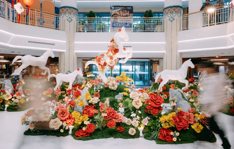 'เซ็นทรัลพัฒนา' ชูอัตลักษณ์ท้องถิ่น ปั้น '8 Local-Art Horses' ประติมากรรมร่วมสมัย ที่ศูนย์การค้าเซ็นทรัล 8 สาขาทั่วประเทศ