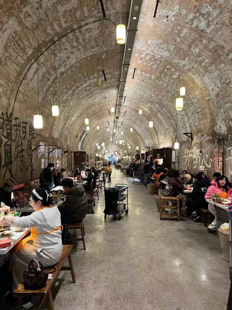 Distinctive Consumer Scenarios in Chongqing, China's Mountain City, Offering International Visitors a Whole New Experience