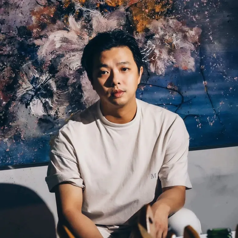 "Stillness in Bloom" นิทรรศการเดี่ยวครั้งแรกในประเทศไทยของ Yu Chuan Chang จากพวงมาลัยสู่จิตรกรรมดอกไม้ที่เปลี่ยนความงามชั่วครู่ให้กลายเป็นนิรันดร์