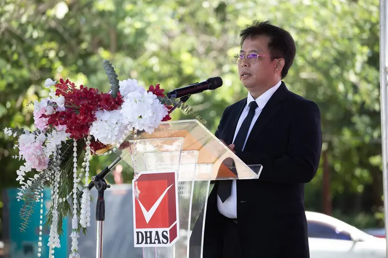 DHA Siamwalla Creates a First for Thailand and the World, Receives Four GUINNESS WORLD RECORDS(TM) Titles for Largest coloured pencil